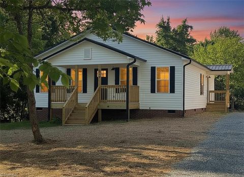 Homes For Sale - 219 Tower Road<br/> Thomasville, NC 27360