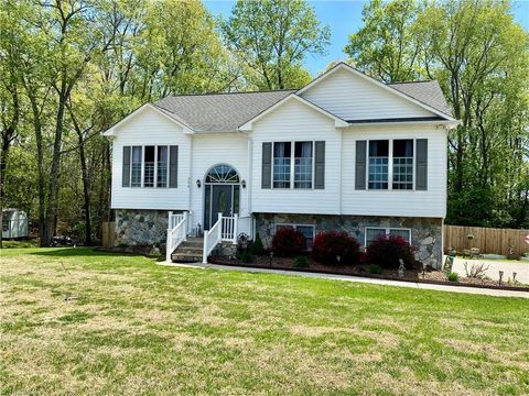 Homes For Sale - 354 Shingle Gap Road<br/> Purlear, NC 28665