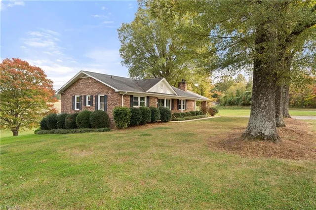 3323 Rockford Road, photo 2 of 50
