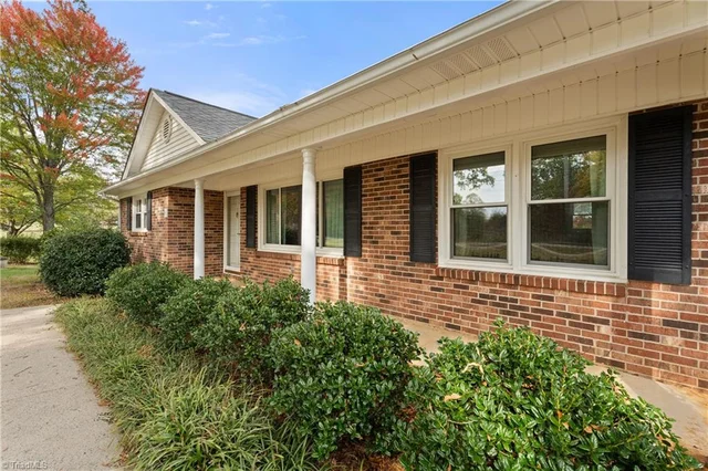3323 Rockford Road, photo 4 of 50