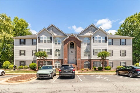 Condo For Sale - 3694 Cotswold Avenue #1D<br/> Greensboro, NC 27410
