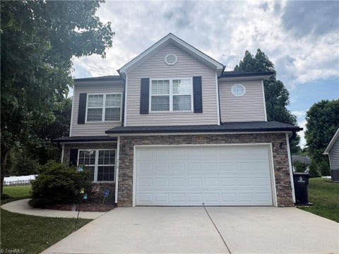 Homes For Sale - 218 Silver Creek Trail<br/> Kernersville, NC 27284