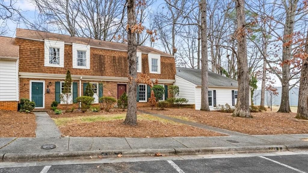 Photo of 3313 Regents Park Lane, Greensboro, NC 27455 (MLS # 1206571)