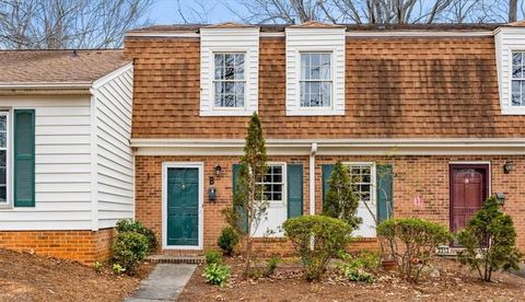 Homes For Sale - 3313-B Regents Park Lane<br/> Greensboro, NC 27455