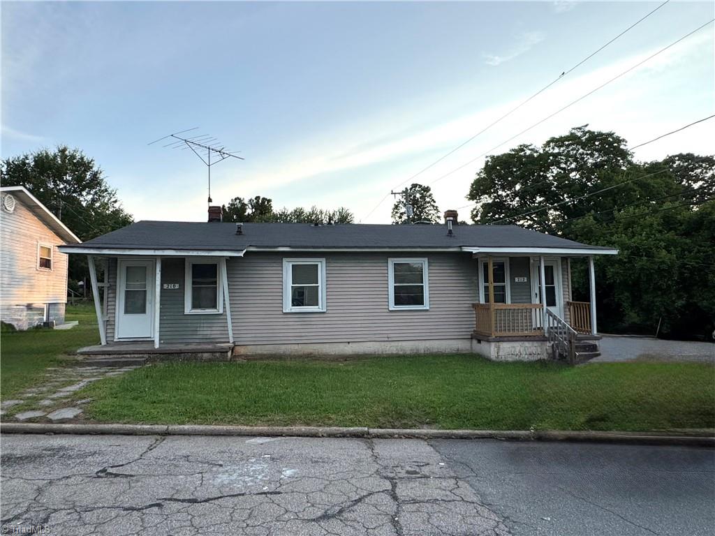 712 Snead Street A & B