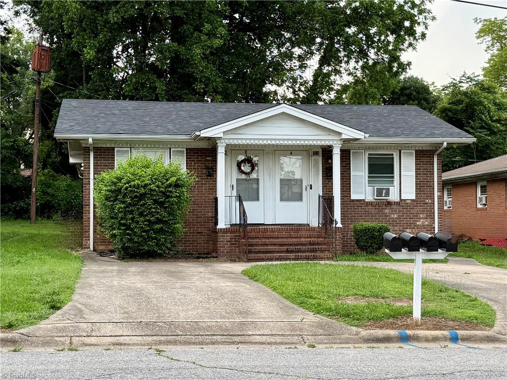 712 Snead Street A & B