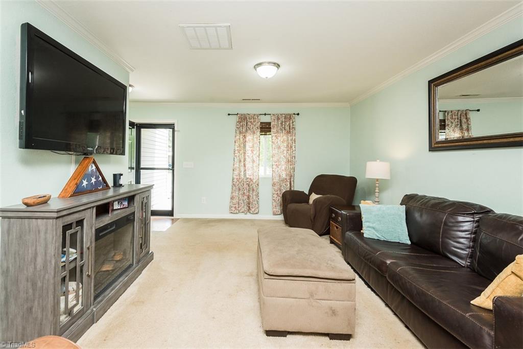 304 Walnut Crossing Drive, Whitsett, North Carolina image 8