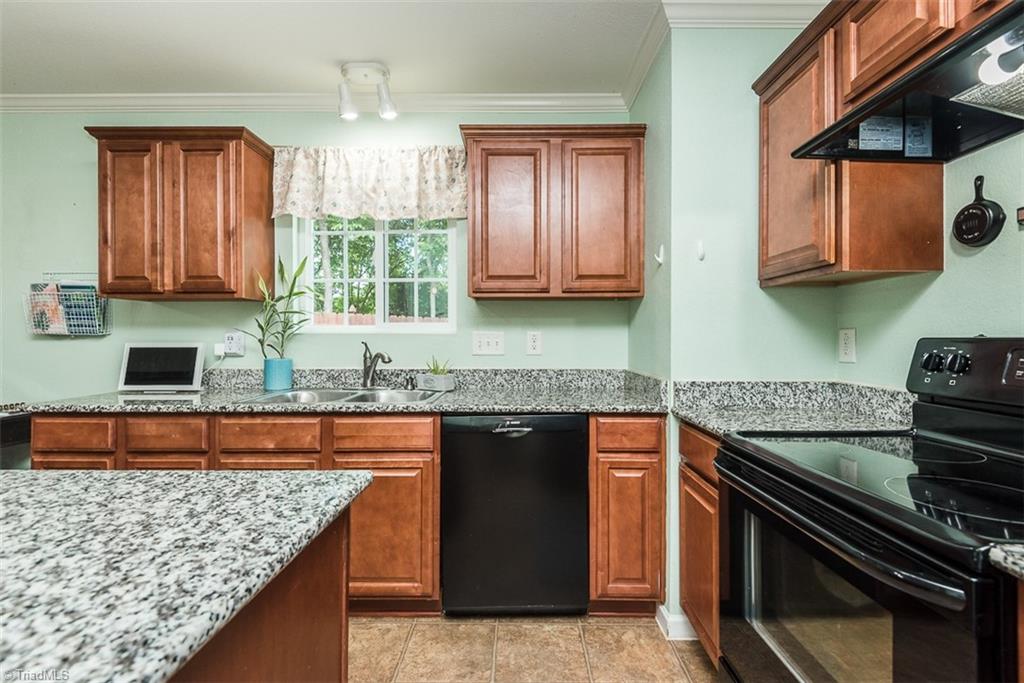 304 Walnut Crossing Drive, Whitsett, North Carolina image 15
