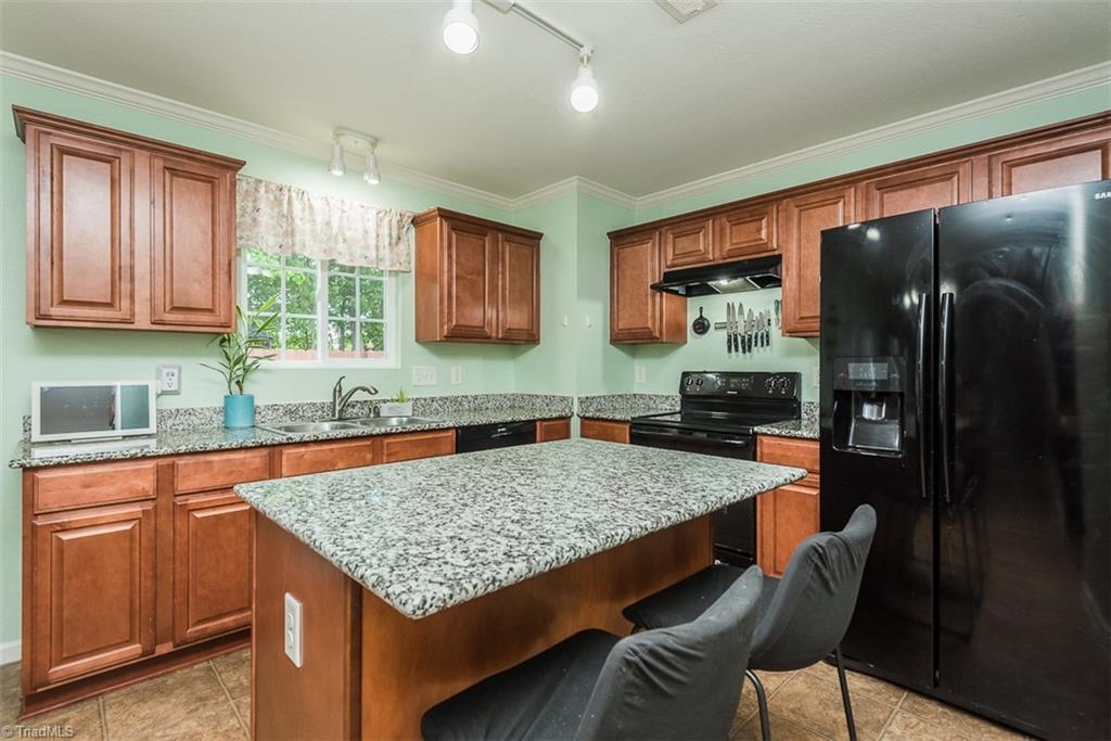 304 Walnut Crossing Drive, Whitsett, North Carolina image 13