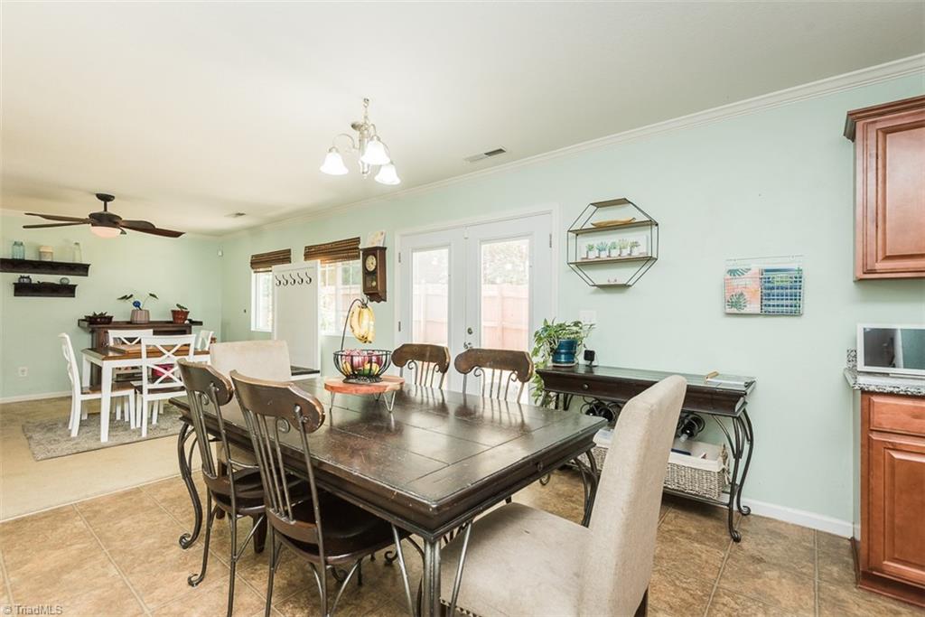 304 Walnut Crossing Drive, Whitsett, North Carolina image 12