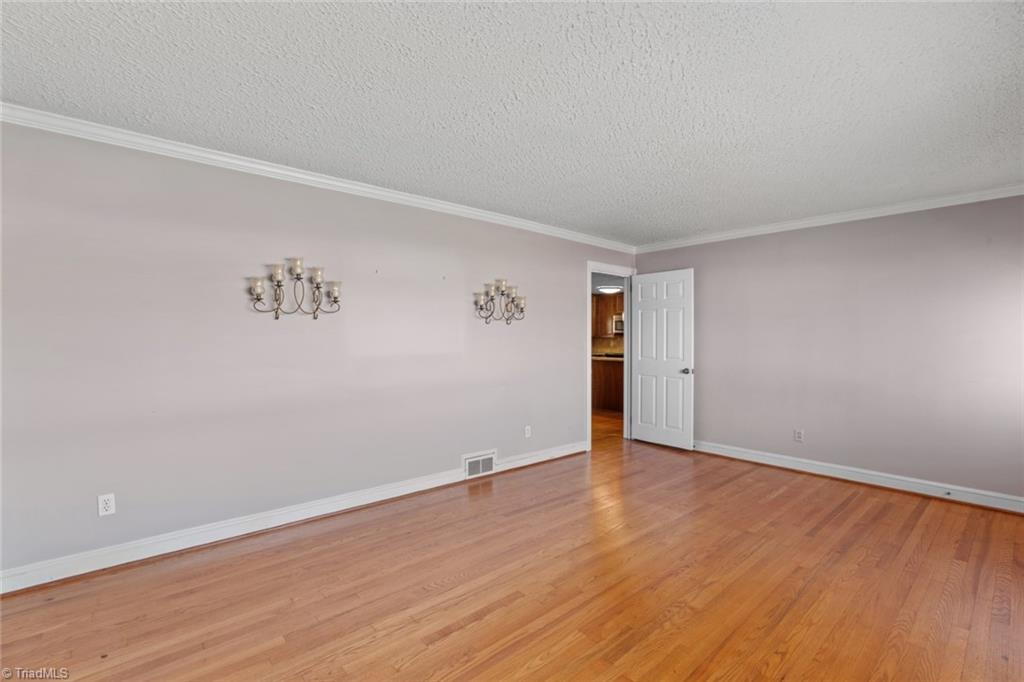 Winston-Salem, North Carolina 27107, United States, 3 Bedrooms Bedrooms, ,2 BathroomsBathrooms,Residential,Pending,8006