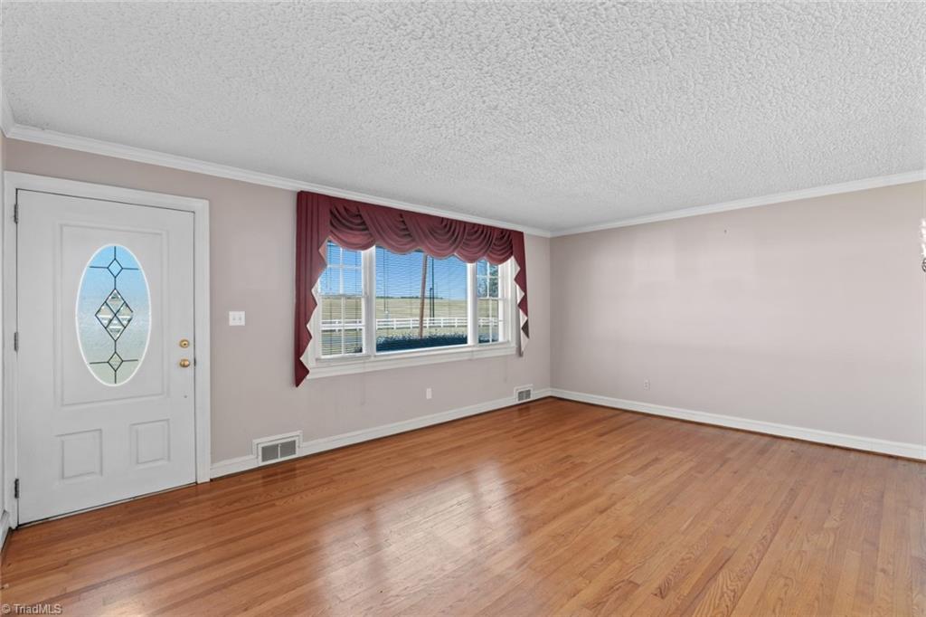 Winston-Salem, North Carolina 27107, United States, 3 Bedrooms Bedrooms, ,2 BathroomsBathrooms,Residential,Pending,8006