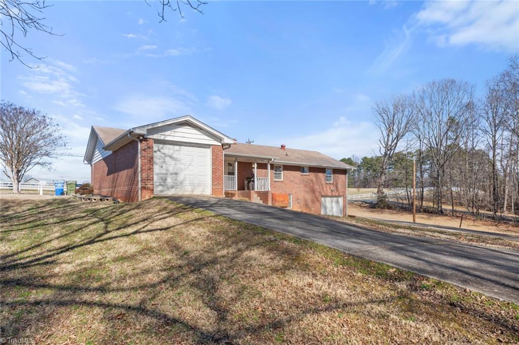 Winston-Salem, North Carolina 27107, United States, 3 Bedrooms Bedrooms, ,2 BathroomsBathrooms,Residential,Pending,8006