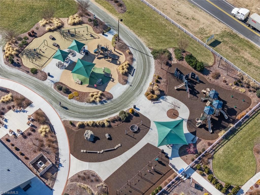 Winston-Salem, North Carolina 27107, United States, 3 Bedrooms Bedrooms, ,2 BathroomsBathrooms,Residential,Pending,8006