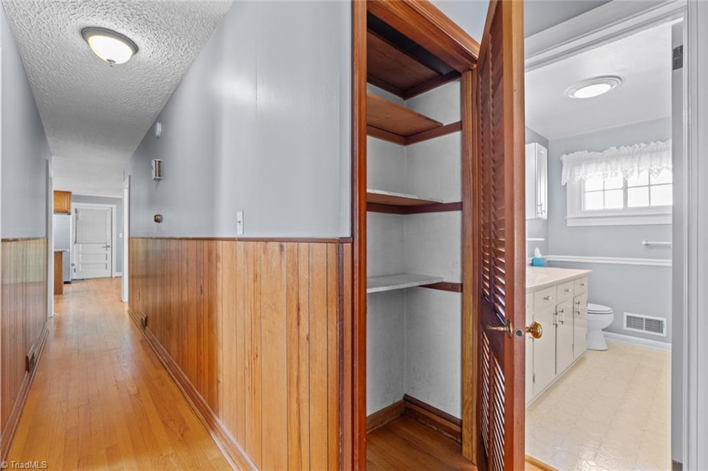 Winston-Salem, North Carolina 27107, United States, 3 Bedrooms Bedrooms, ,2 BathroomsBathrooms,Residential,Pending,8006