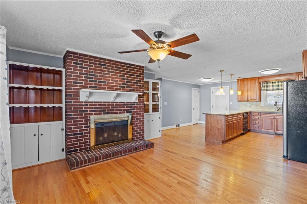 Winston-Salem, North Carolina 27107, United States, 3 Bedrooms Bedrooms, ,2 BathroomsBathrooms,Residential,Pending,8006