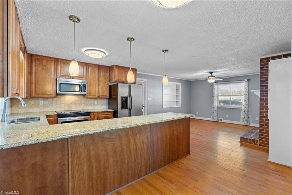 Winston-Salem, North Carolina 27107, United States, 3 Bedrooms Bedrooms, ,2 BathroomsBathrooms,Residential,Pending,8006