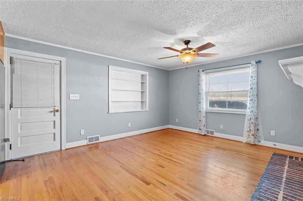 Winston-Salem, North Carolina 27107, United States, 3 Bedrooms Bedrooms, ,2 BathroomsBathrooms,Residential,Pending,8006