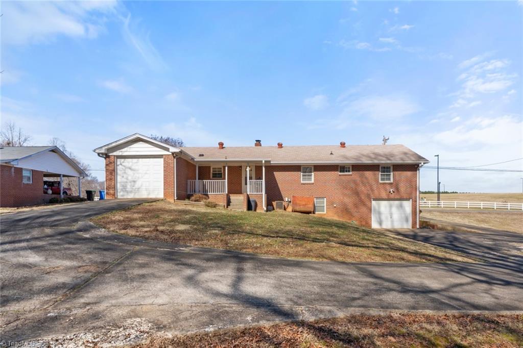 Winston-Salem, North Carolina 27107, United States, 3 Bedrooms Bedrooms, ,2 BathroomsBathrooms,Residential,Pending,8006