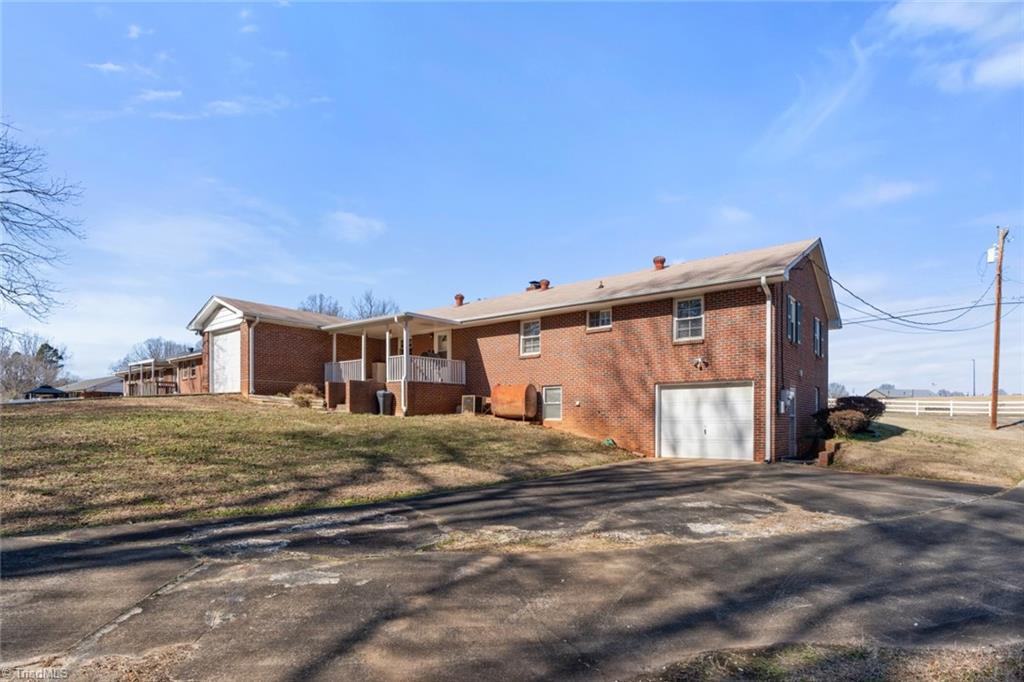 Winston-Salem, North Carolina 27107, United States, 3 Bedrooms Bedrooms, ,2 BathroomsBathrooms,Residential,Pending,8006