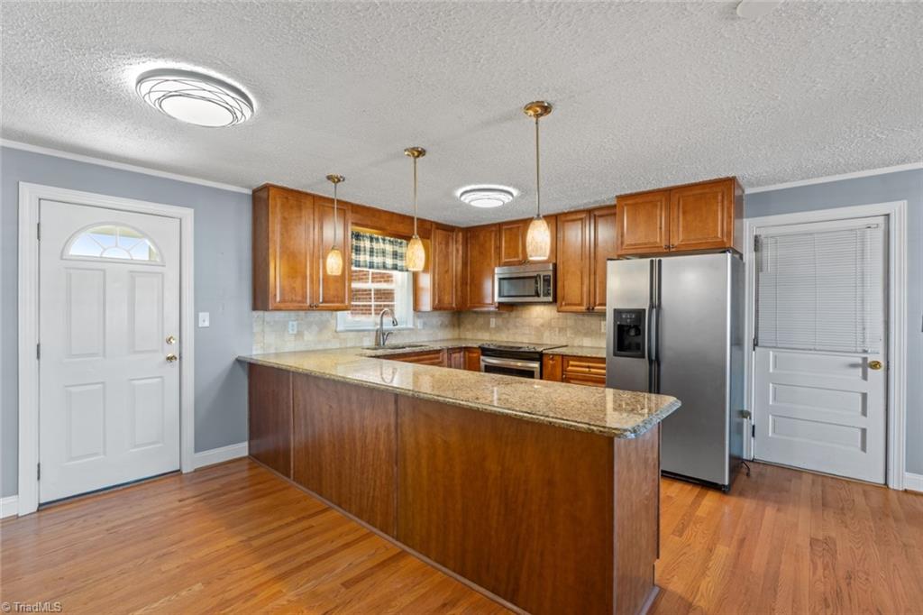 Winston-Salem, North Carolina 27107, United States, 3 Bedrooms Bedrooms, ,2 BathroomsBathrooms,Residential,Pending,8006