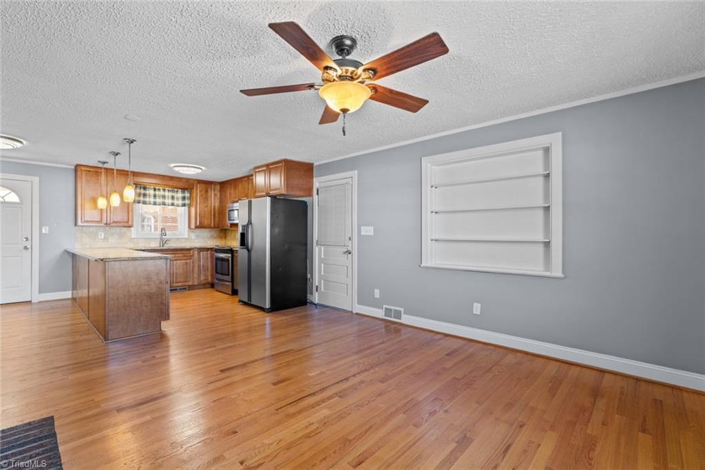 Winston-Salem, North Carolina 27107, United States, 3 Bedrooms Bedrooms, ,2 BathroomsBathrooms,Residential,Pending,8006