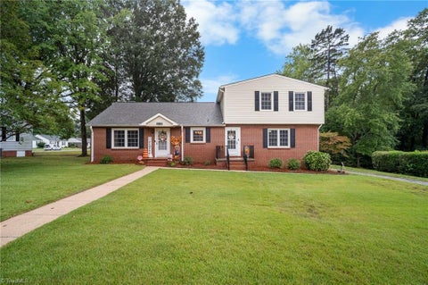 Homes For Sale - 218 Center Street<br/> Kernersville, NC 27284
