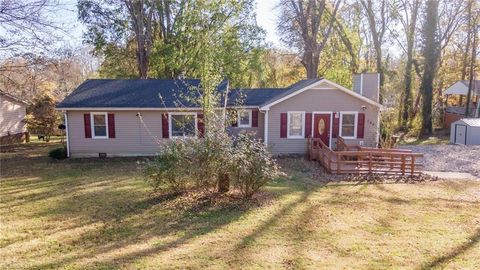 Homes For Sale - 105 W Lakefield Drive<br/> Greensboro, NC 27406