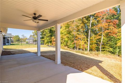 A home in Clemmons