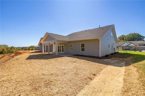 A home in Clemmons