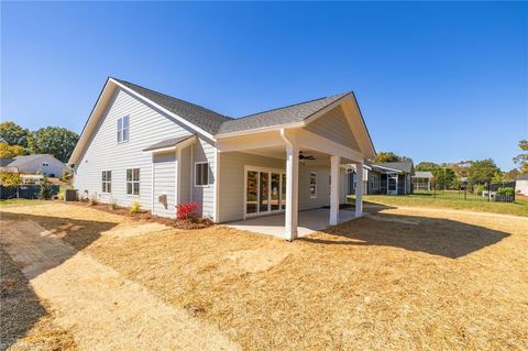 A home in Clemmons