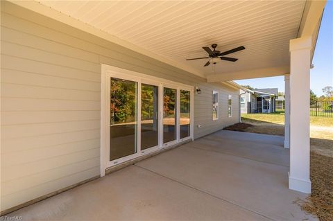 A home in Clemmons