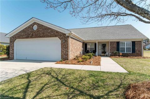 Homes For Sale - 2922 Hearthstone Point Drive<br/> High Point, NC 27265