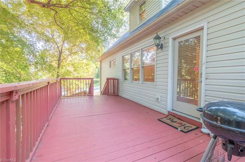 A home in Clemmons