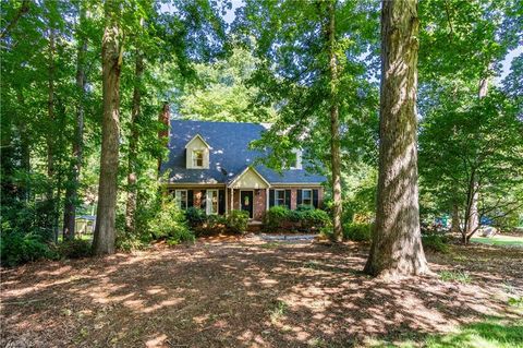 A home in Clemmons