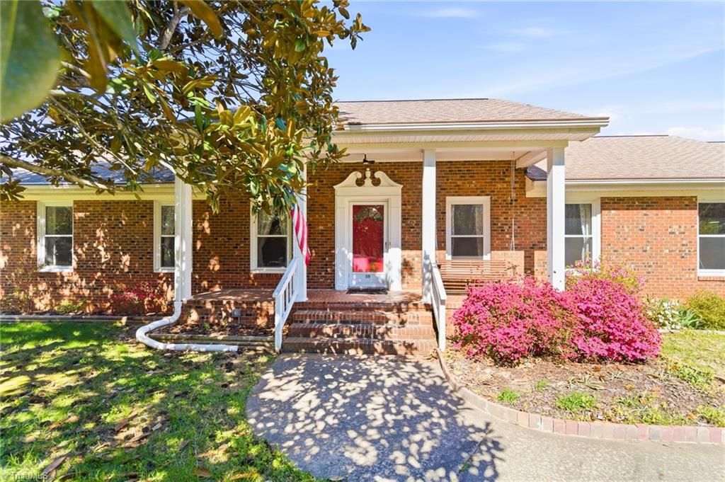 Photo of 519 Riverside Drive, Burlington, NC 27215 (MLS # 1214135)