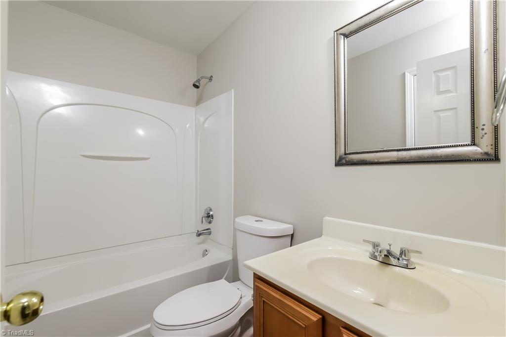 827 Peachtree Meadows Circle, Kernersville, North Carolina image 14