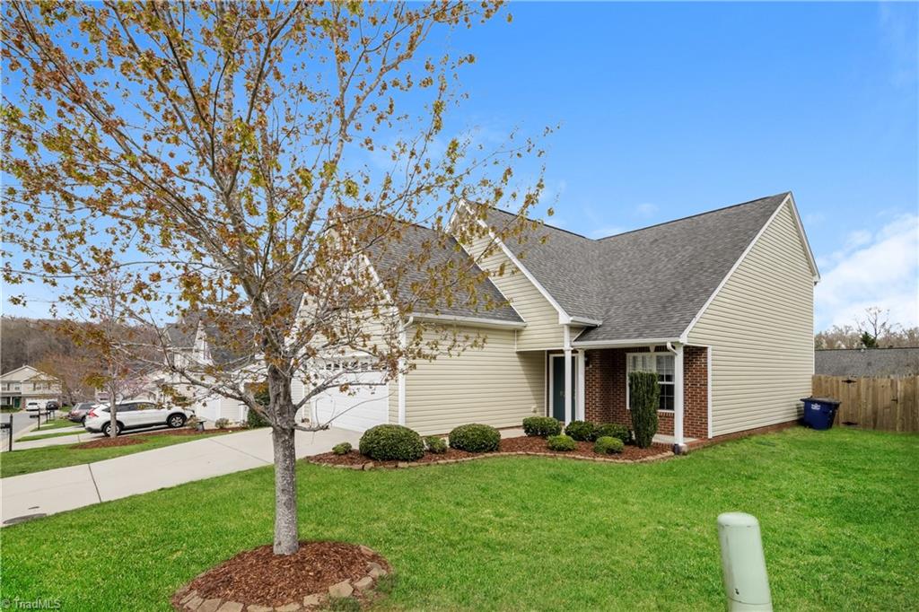 827 Peachtree Meadows Circle, Kernersville, North Carolina image 3