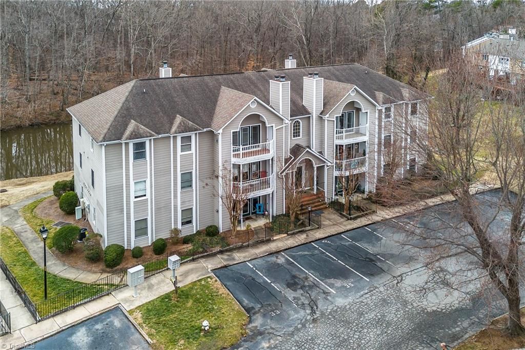 Photo of 3701 Cotswold Terrace #7M, Greensboro, NC 27410 (MLS # 1209708)