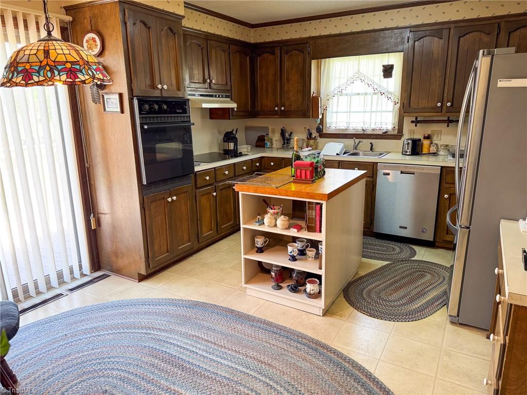 214 Ridgewood Drive, Mount Airy, North Carolina image 13