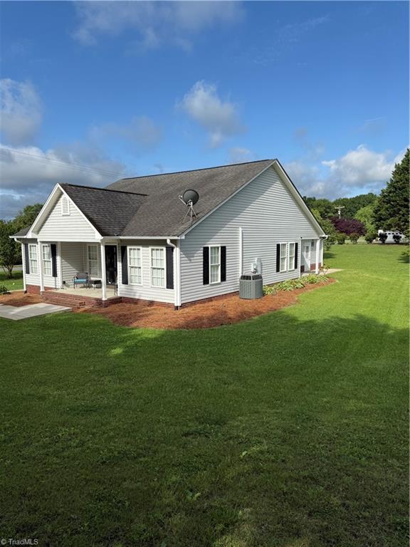 525 Bennett Street, Mount Airy, North Carolina image 2