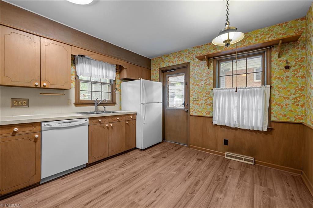 2303 Running Brook Drive, Greensboro, North Carolina image 15