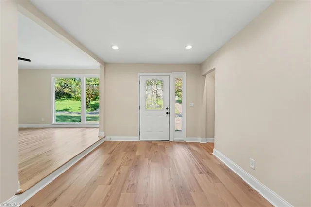 2511 Woodview Drive, photo 5 of 30