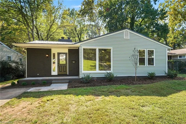 2511 Woodview Drive, photo 2 of 30