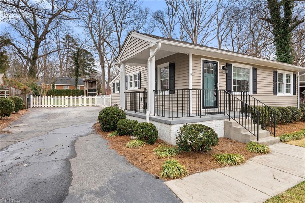 216 Forestdale Drive, Jamestown, North Carolina image 2