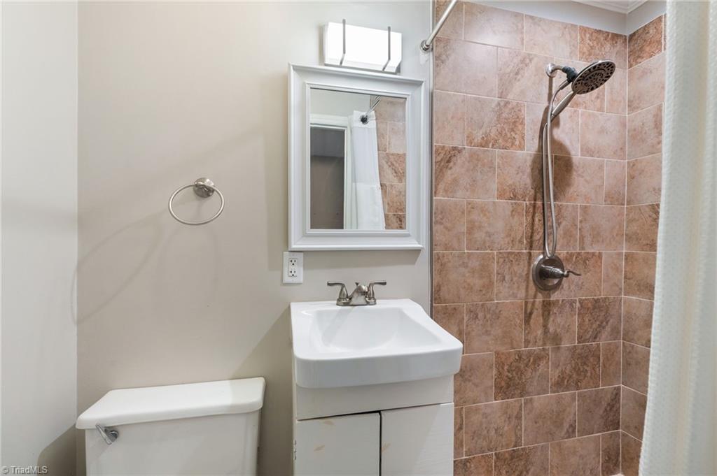 216 Forestdale Drive, Jamestown, North Carolina image 13