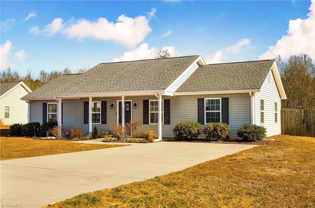 Photo of 226 Tuscan Way, Lexington, NC 27295 (MLS # 1207227)