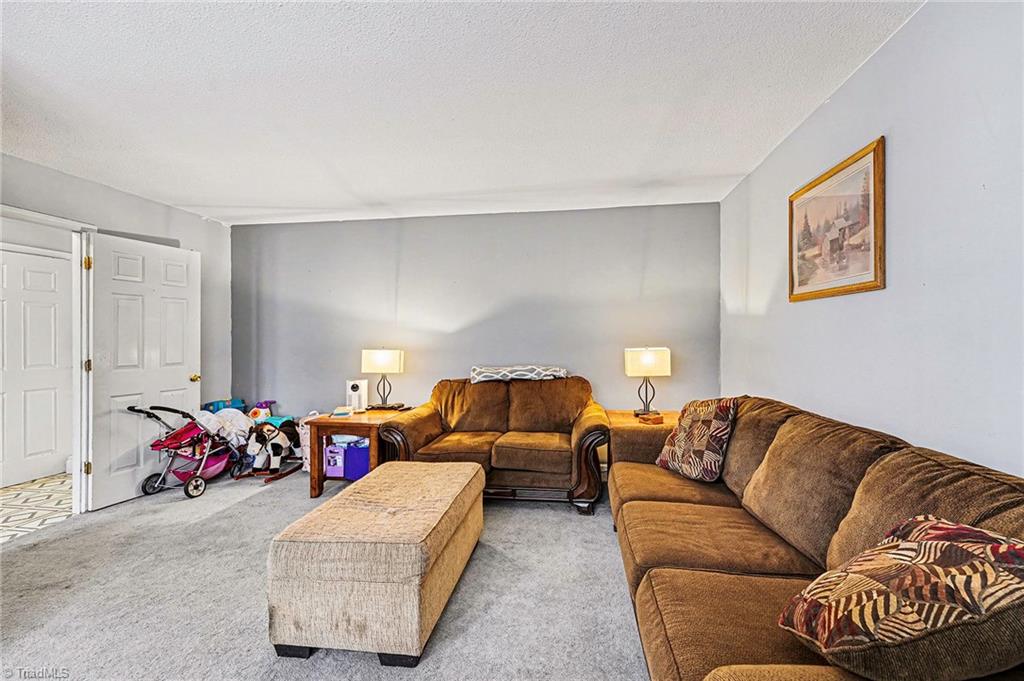 406 E Wellington Lane