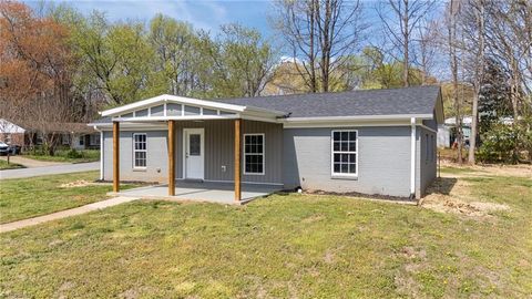 Homes For Sale - 1 Godwin Court<br/> Guilford County, Greensboro, NC 27405