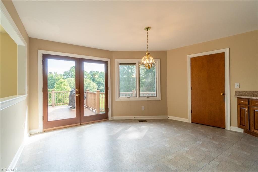 Photo 11 of 42 of 6004 Deer Park Circle house